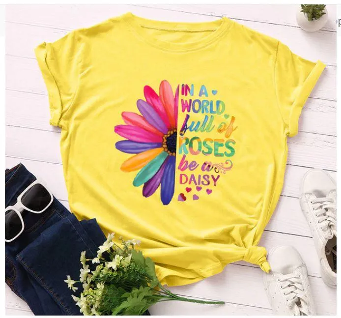 Women Stunning Roses Daisies T Shirt- Be different