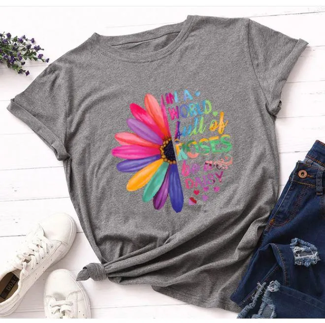 Women Stunning Roses Daisies T Shirt- Be different